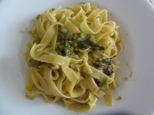 tagliatelle asparagi e fontina