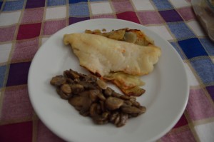 filetto di persico su letto di patate e funghi trifolati